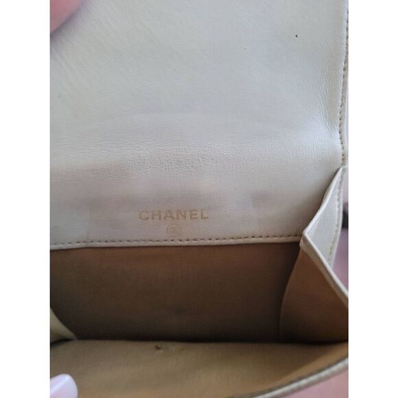 CHANEL Gold Caviar Small Wallet GUC Authentic and Gorgeous - Picture 8 of 9